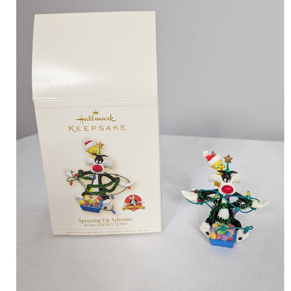 2006 Hallmark Ornament Excellent Looney Tunes Sprucing Up Sylvester Cat Tweety